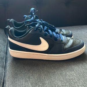 Navy/black Nike Borough Youth Sz 5
